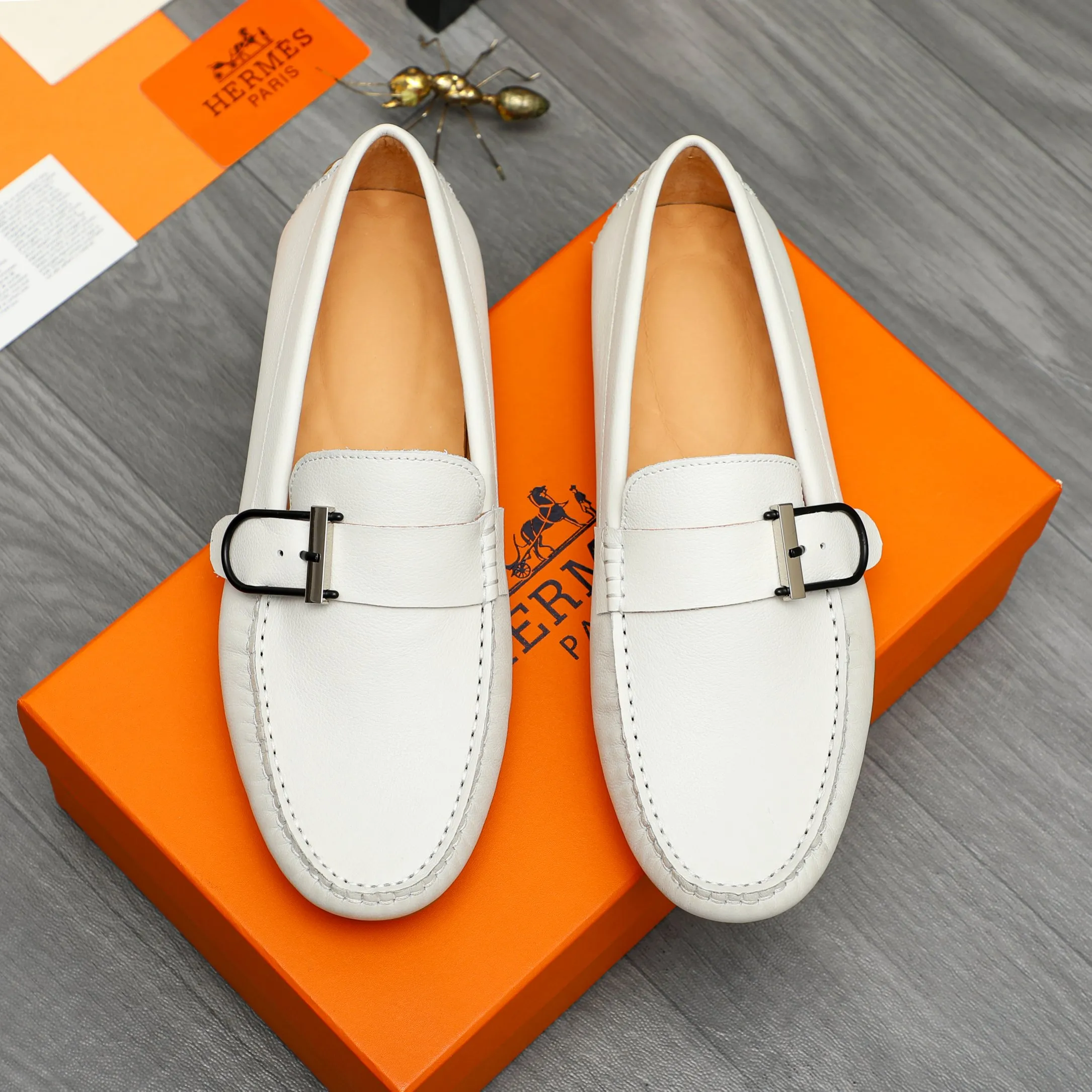 P380 Product trademark: HERMES "Hermes" casual slip-on men's shoes. Regular size: 38-44 Product material: Selected small pebbled cowhide upper, pigskin lining, rubber outsole